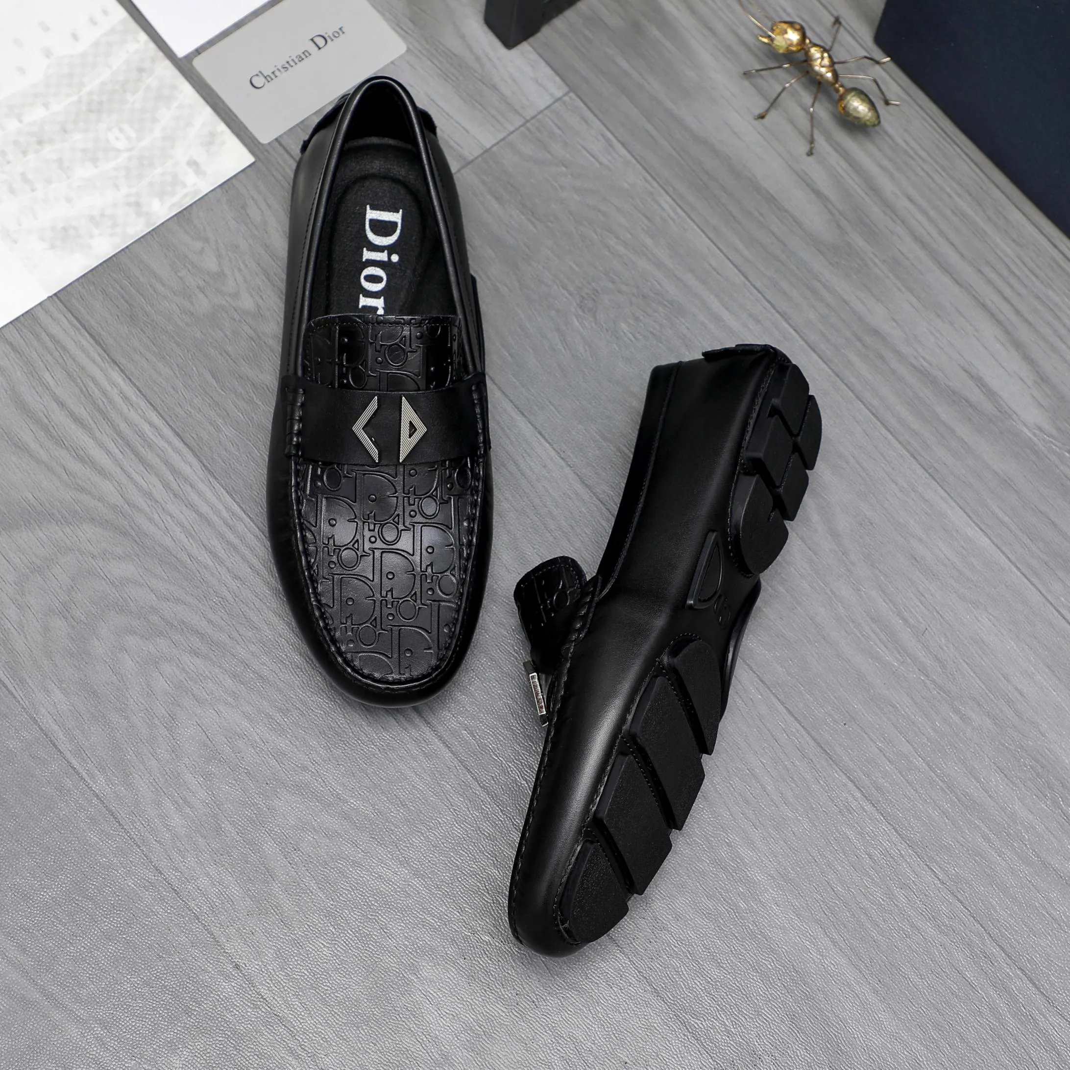 Men's shoes 💰400 Product trademark: Dior "Dior" casual slip-on shoes Regular size: 38-45 (45 is custom-made and non-returnable) Product materials: Selected cowhide embossed upper, pigskin lining, rubber outsole
